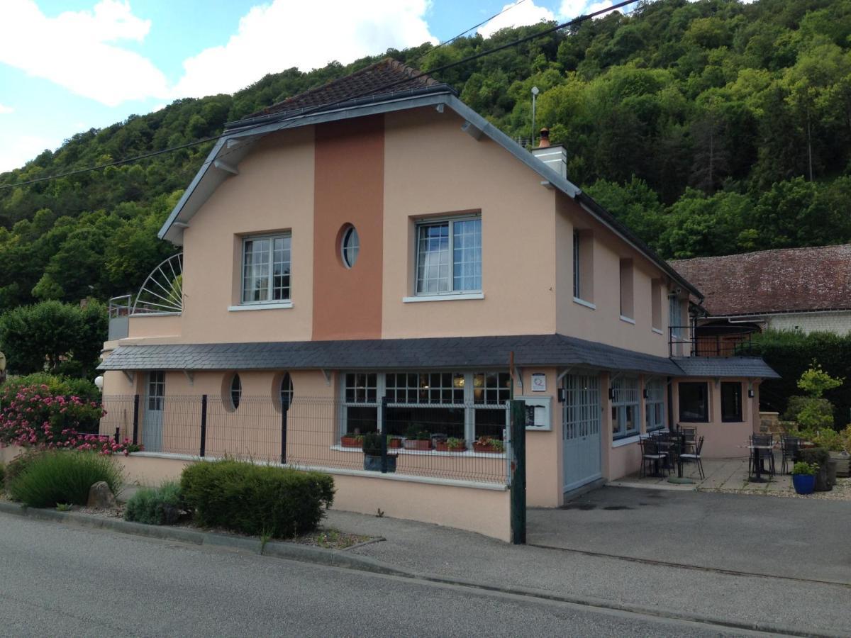 Auberge De La Roque La Roquette Exterior photo